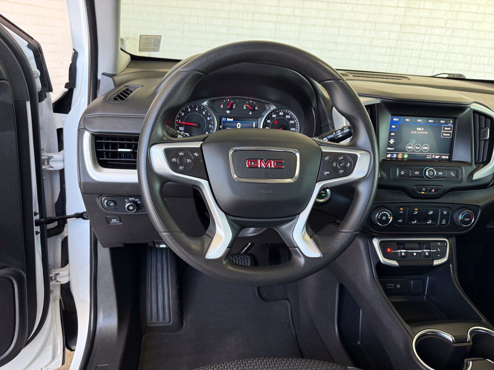 Used 2024 GMC Terrain SLE FWD image 12