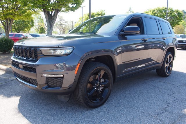 Used 2024 Jeep Grand Cherokee L Limited w/ Black Appearance Package AWD/4WD image 3