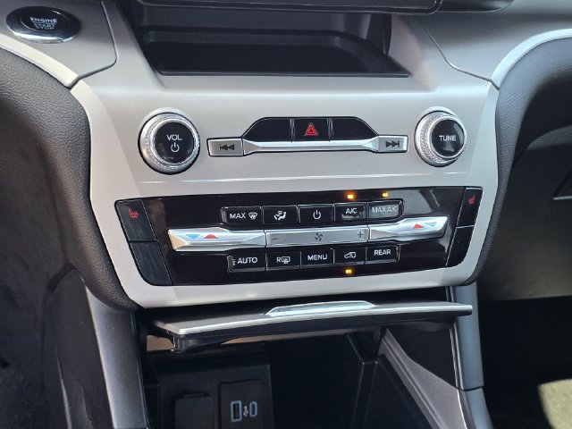 Certified 2023 Ford Explorer XLT RWD image 22