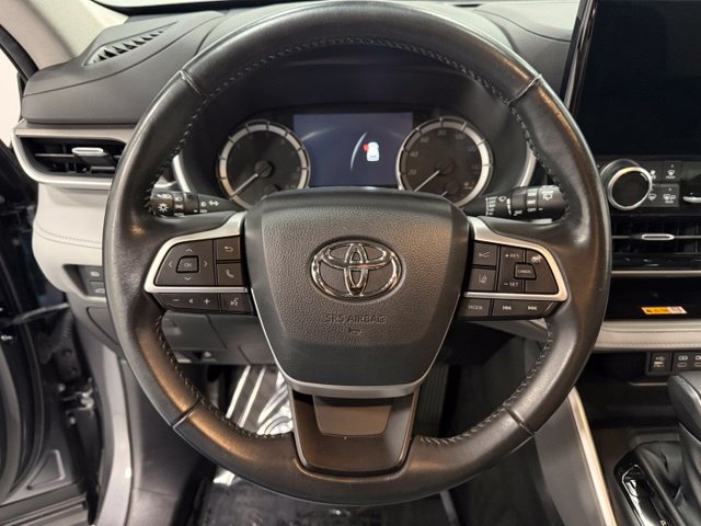 Used 2023 Toyota Highlander XLE FWD image 20