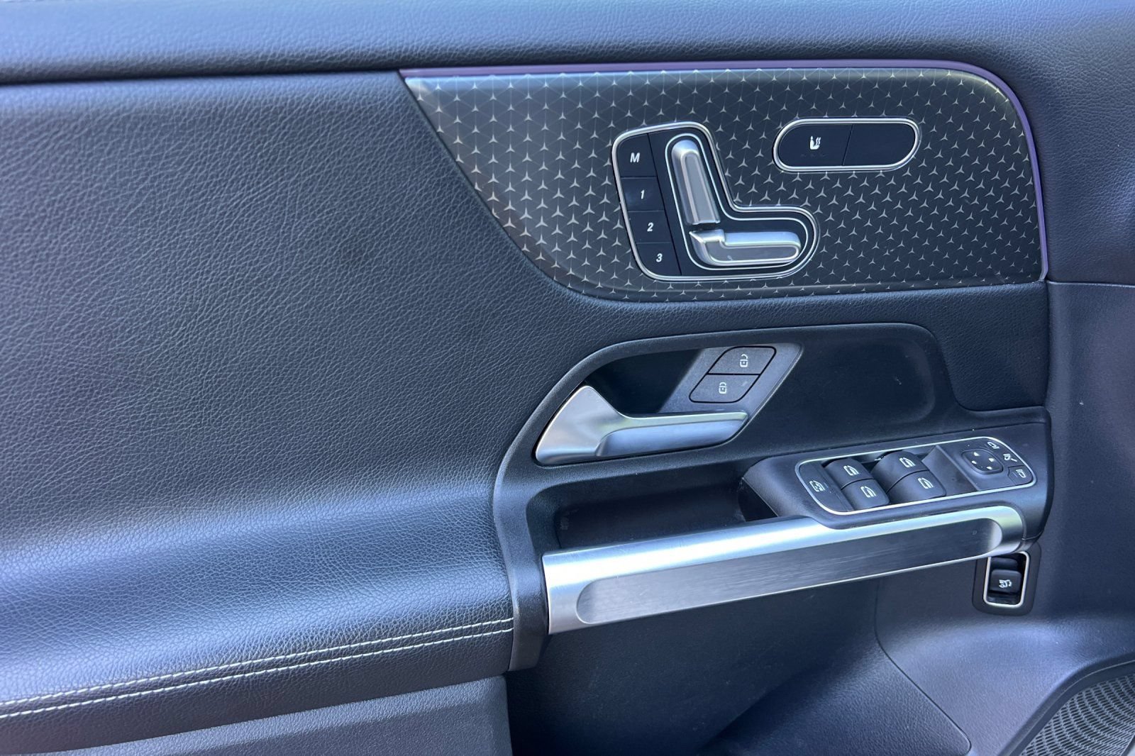 Used 2024 Mercedes-Benz GLB 250 image 16