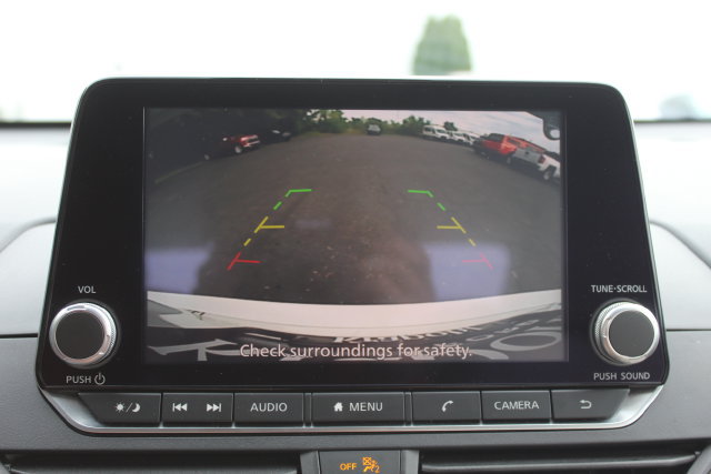 Used 2025 Nissan Altima 2.5 SV FWD image 2