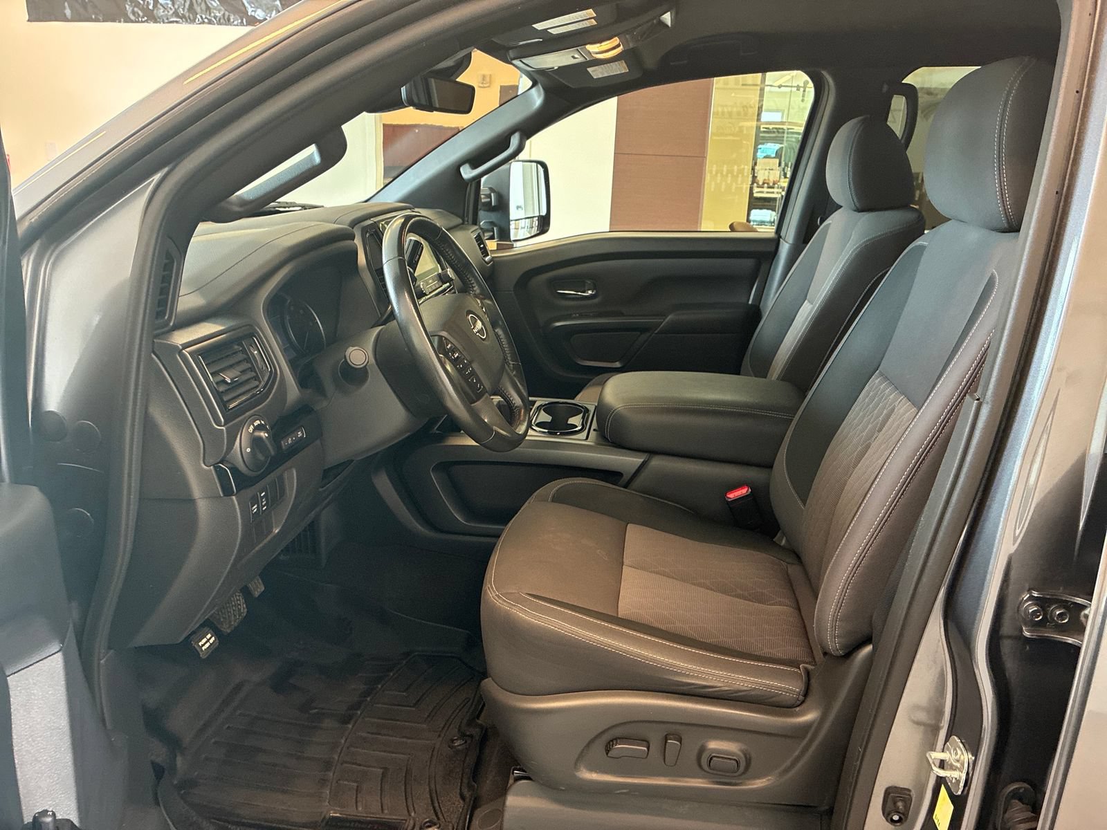 Used 2024 Nissan Titan SV w/ SV Convenience Package AWD/4WD image 13