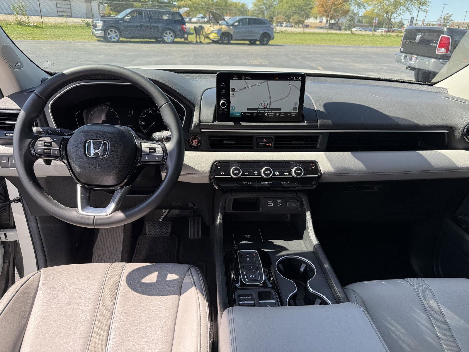 Used 2025 Honda Pilot Touring image 13