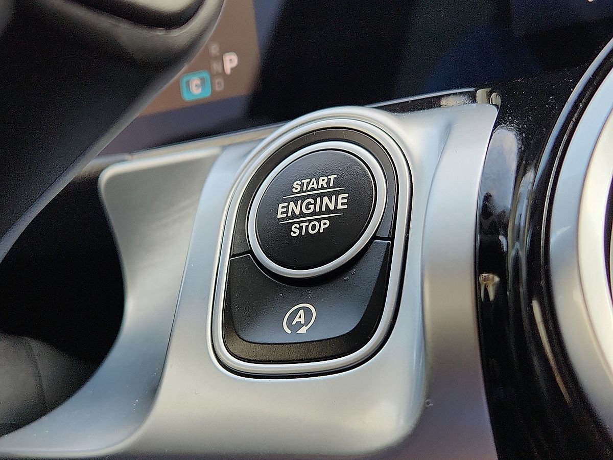 Used 2025 Mercedes-Benz GLB 250 4MATIC image 9
