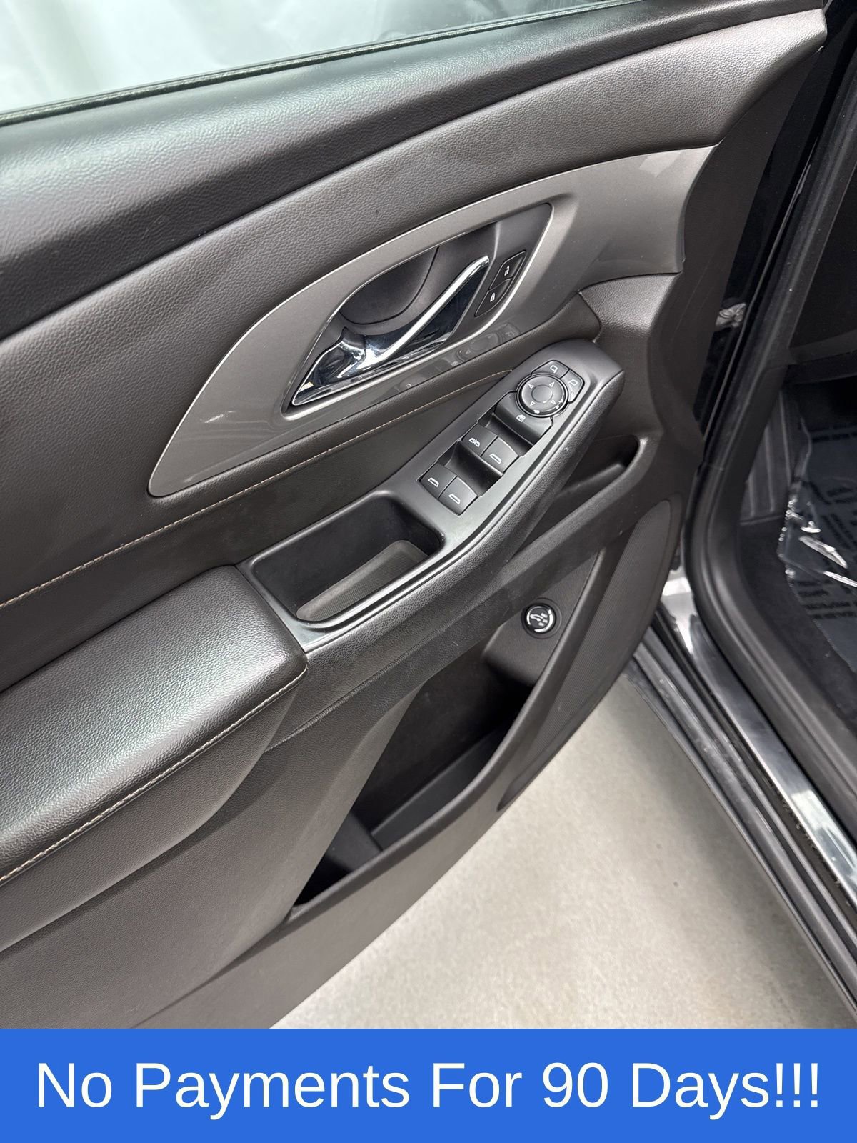 Used 2018 Chevrolet Traverse LT image 13