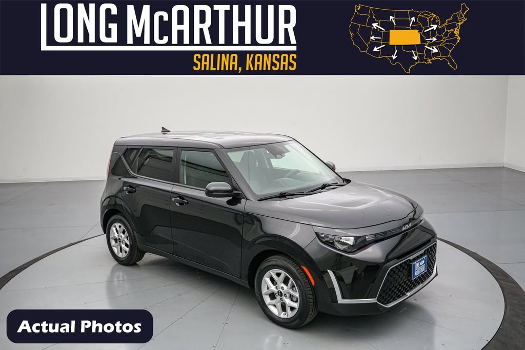 Used 2025 Kia Soul LX FWD image 1
