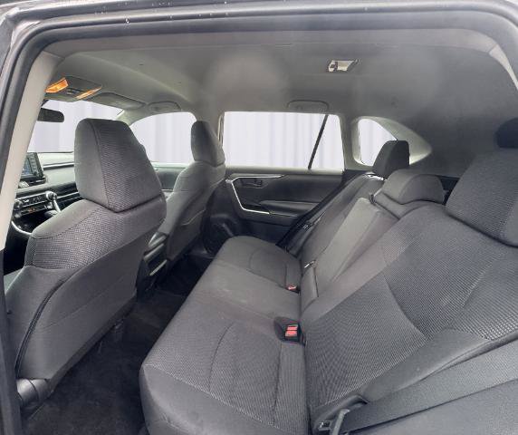 Used 2019 Toyota RAV4 LE AWD/4WD image 16