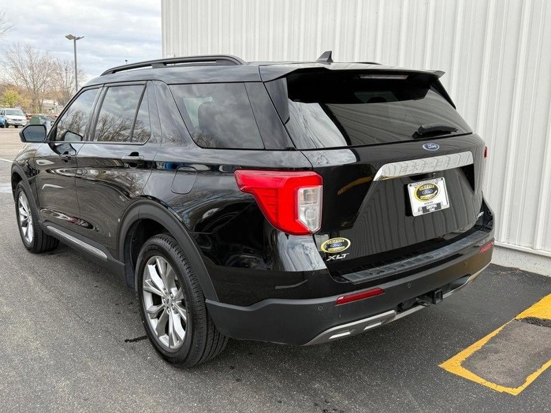 Certified 2023 Ford Explorer XLT image 3