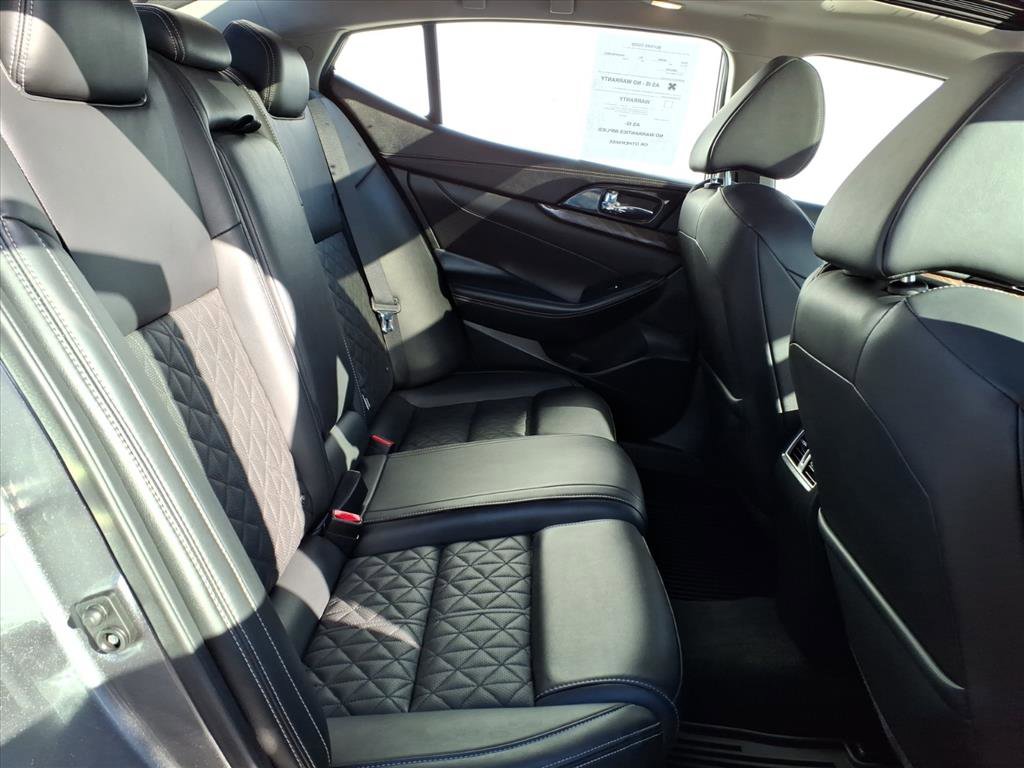 Used 2017 Nissan Maxima Platinum image 12