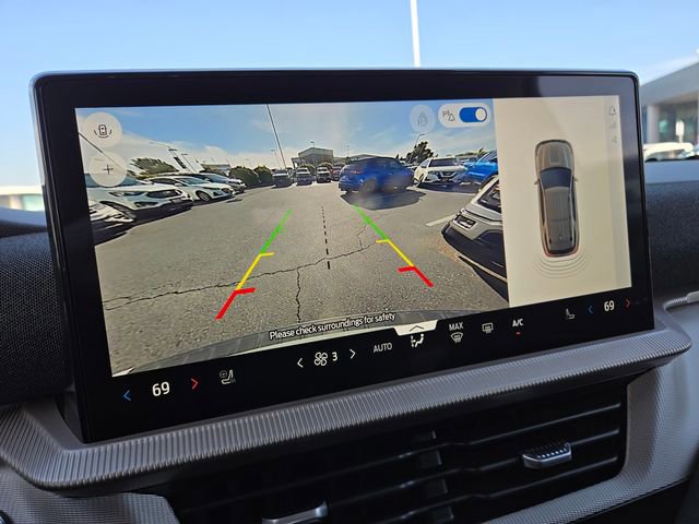 Certified 2025 Ford Explorer Active w/ Active Comfort Package AWD/4WD image 17