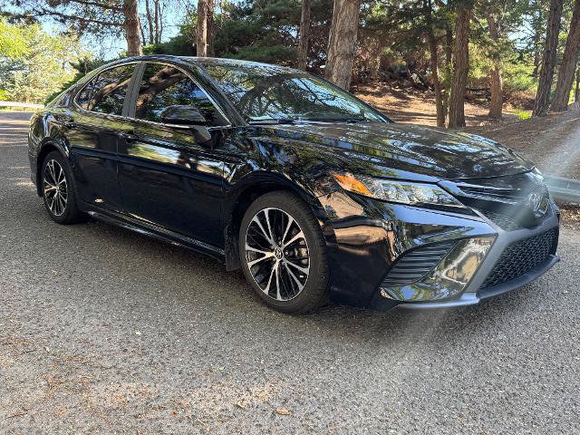 Used 2024 Toyota Camry SE FWD image 3