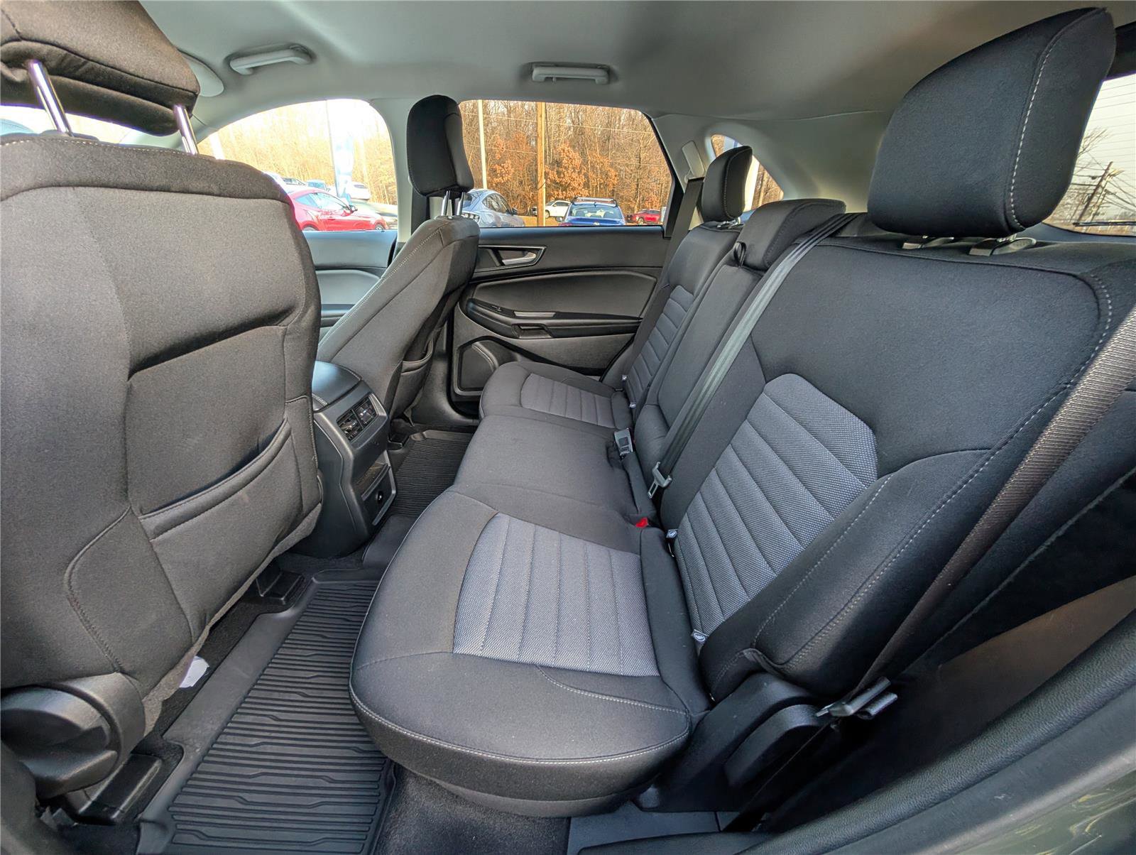 Certified 2024 Ford Edge SE w/ Black Appearance Package image 13