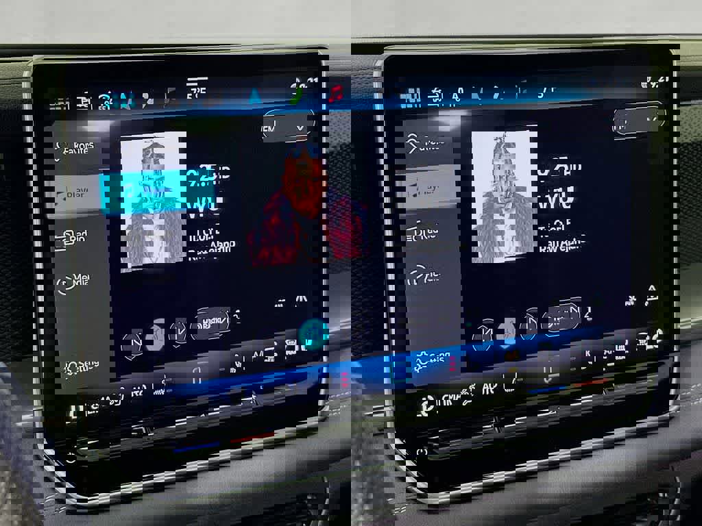 Used 2025 Volkswagen Tiguan SE R-Line image 17