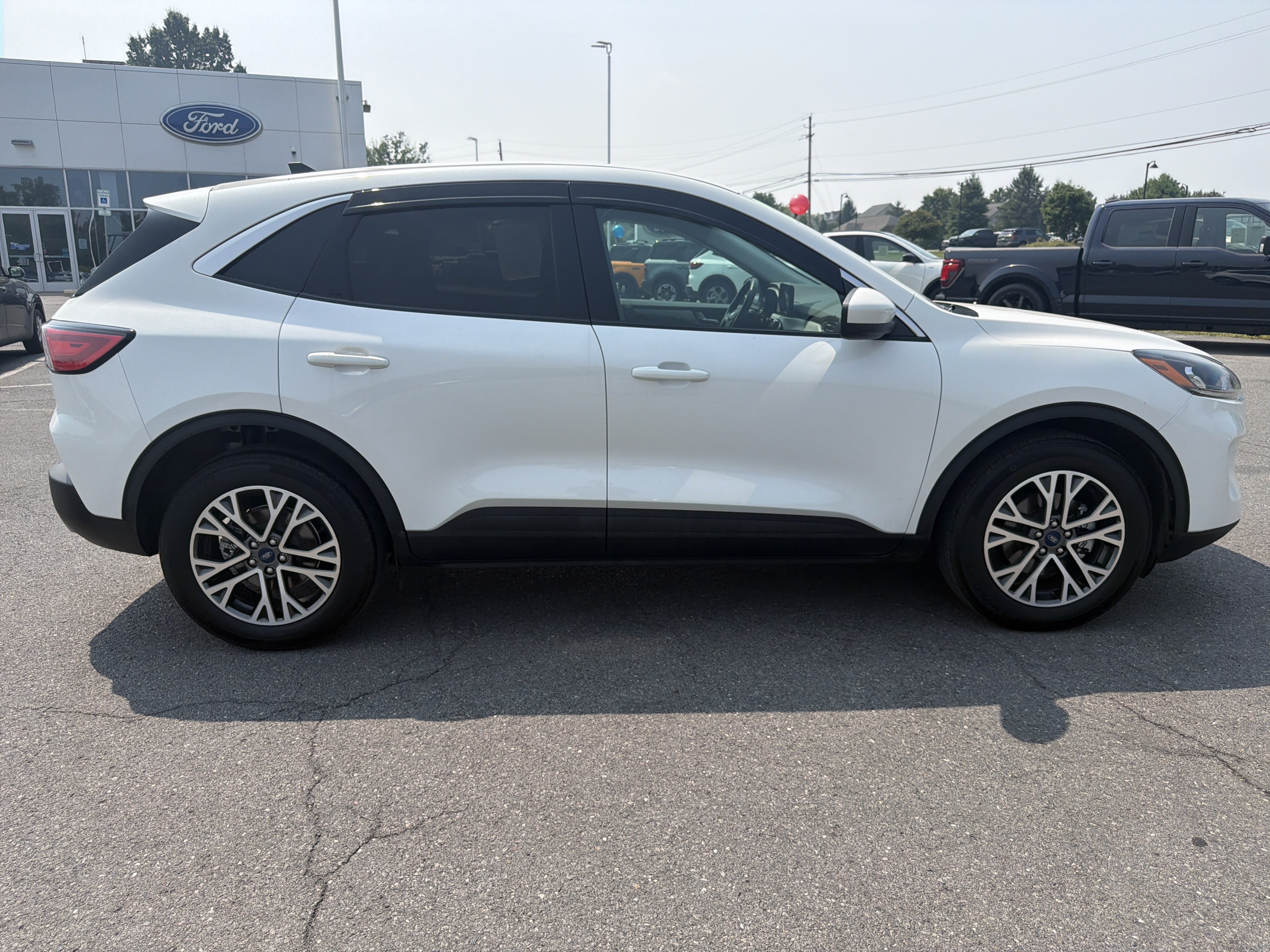 Certified 2022 Ford Escape SEL w/ Technology Package AWD/4WD image 2