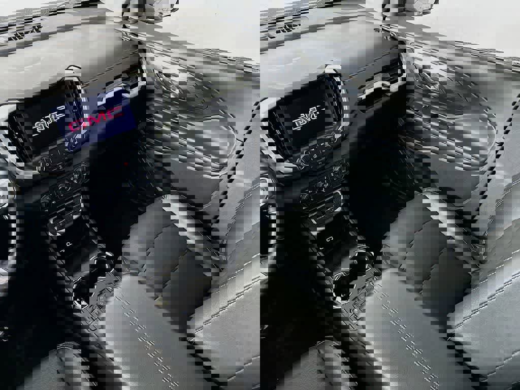 Used 2023 GMC Terrain SLT image 11