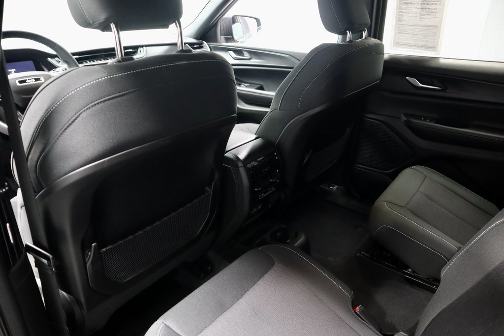 Used 2024 Jeep Grand Cherokee L Laredo image 20