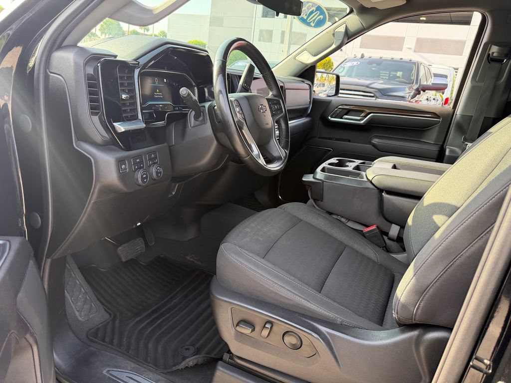 Used 2023 Chevrolet Silverado 1500 RST AWD/4WD image 13