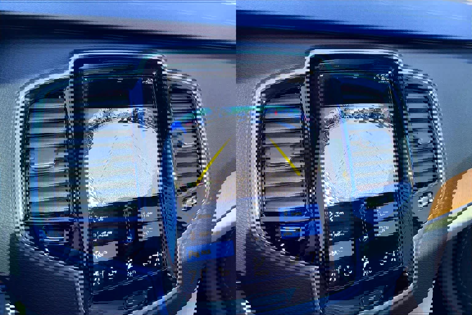 Used 2022 Volvo XC90 T6 Momentum w/ Advanced Package image 27