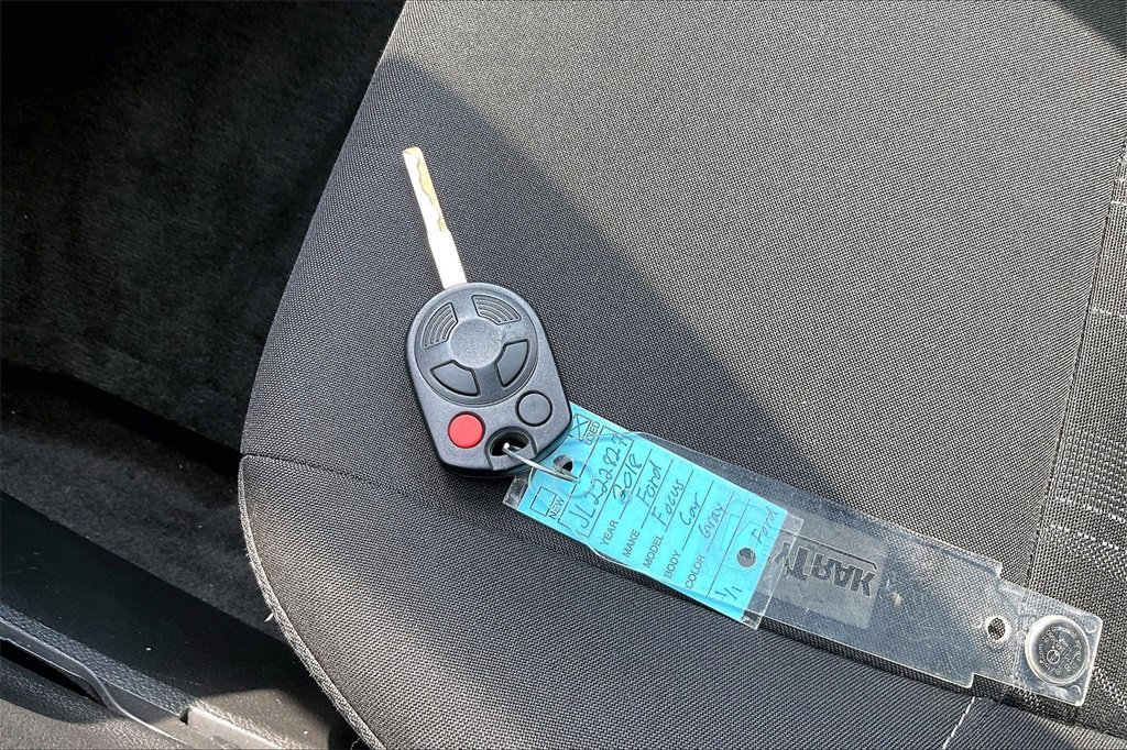 Certified 2018 Ford Focus SE w/ SE Appearance Package image 34