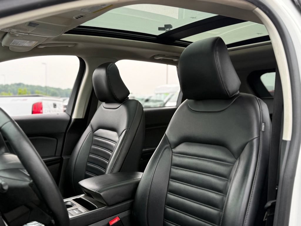 Certified 2024 Ford Edge SEL w/ Convenience Package AWD/4WD image 3
