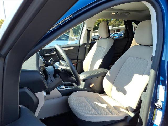 Certified 2022 Ford Escape SE w/ SE Sport Appearance Package image 4