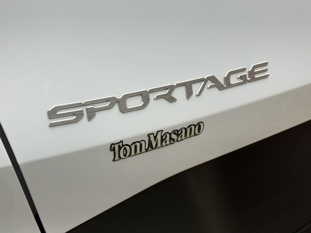 Used 2025 Kia Sportage EX FWD image 3