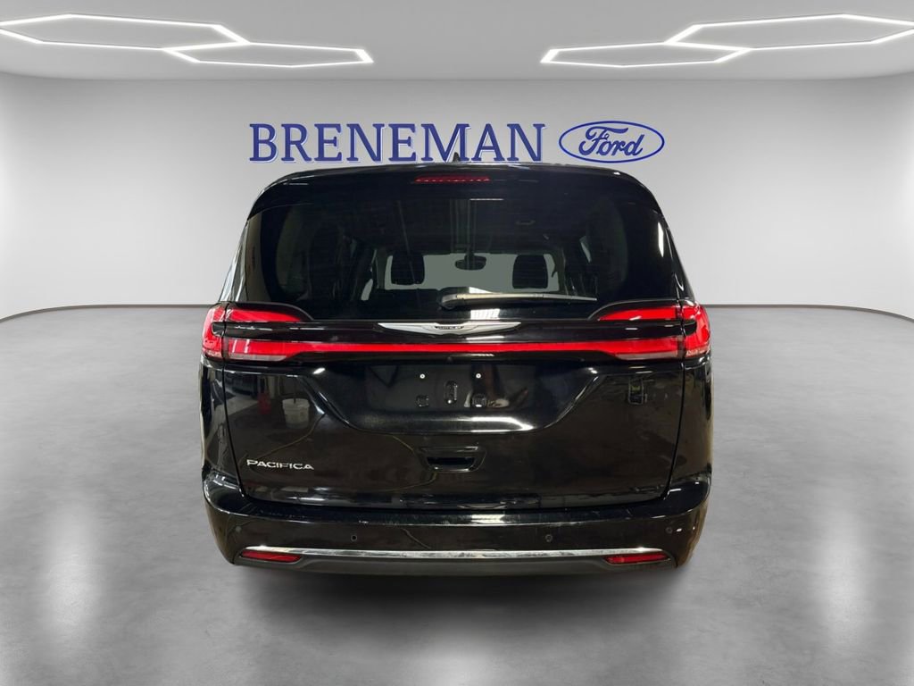 Used 2024 Chrysler Pacifica Touring-L image 6