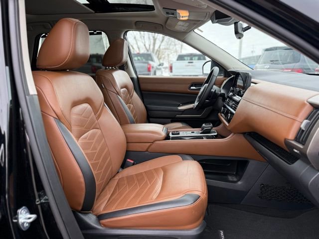 Used 2023 Nissan Pathfinder Platinum w/ Cargo Package image 32