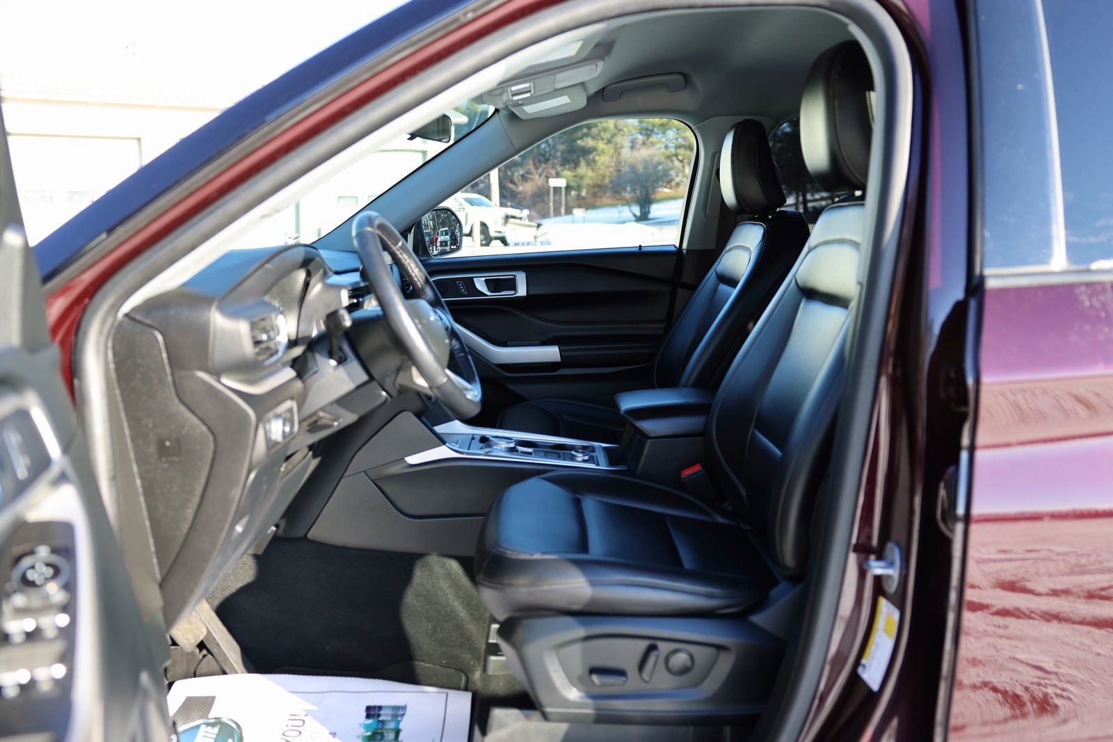 Certified 2022 Ford Explorer XLT w/ Equipment Group 202A AWD/4WD image 18