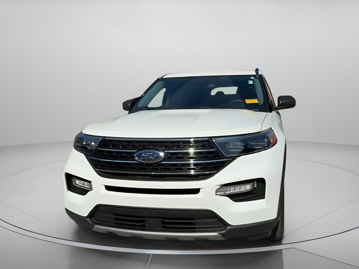 Certified 2022 Ford Explorer XLT w/ Equipment Group 202A image 7