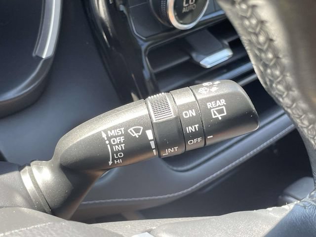 Used 2021 Toyota Highlander XLE AWD/4WD image 30
