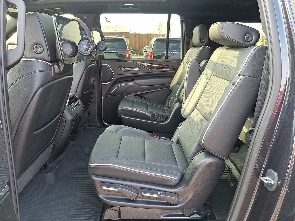 Used 2023 Cadillac Escalade ESV Premium Luxury w/ Performance Package image 9