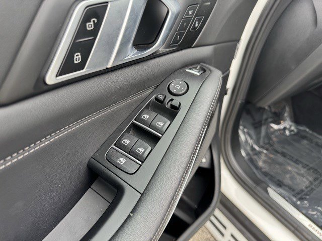 Used 2025 BMW X5 xDrive50e image 12
