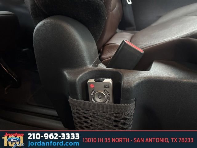 Used 2024 Toyota Sienna Platinum FWD image 11