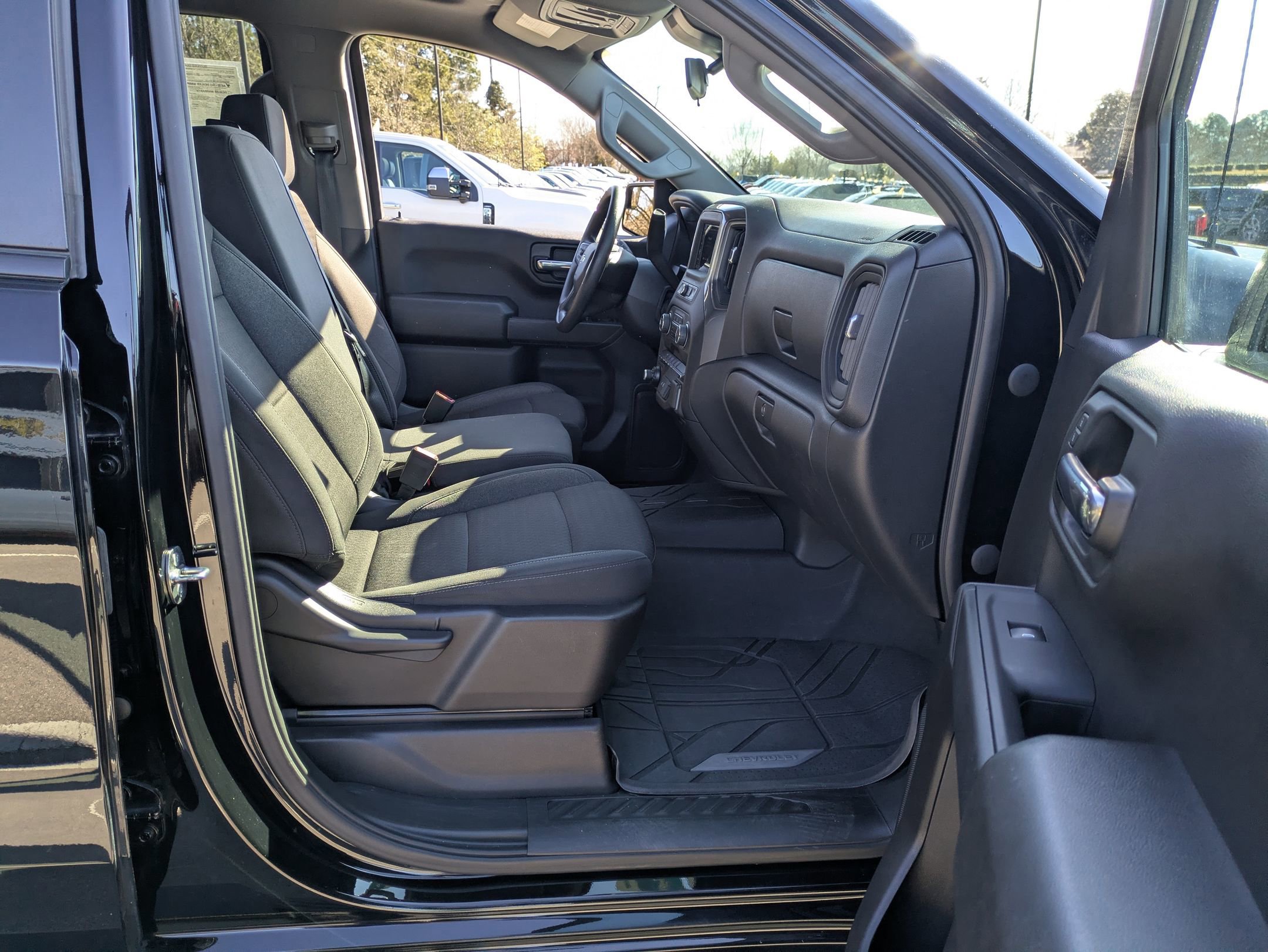 Used 2024 Chevrolet Silverado 1500 Custom image 37