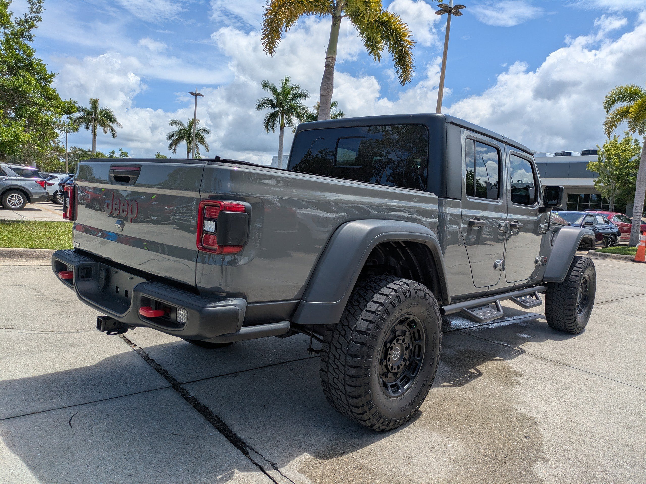 Used 2023 Jeep Gladiator Rubicon w/ LED Lighting Group AWD/4WD image 4