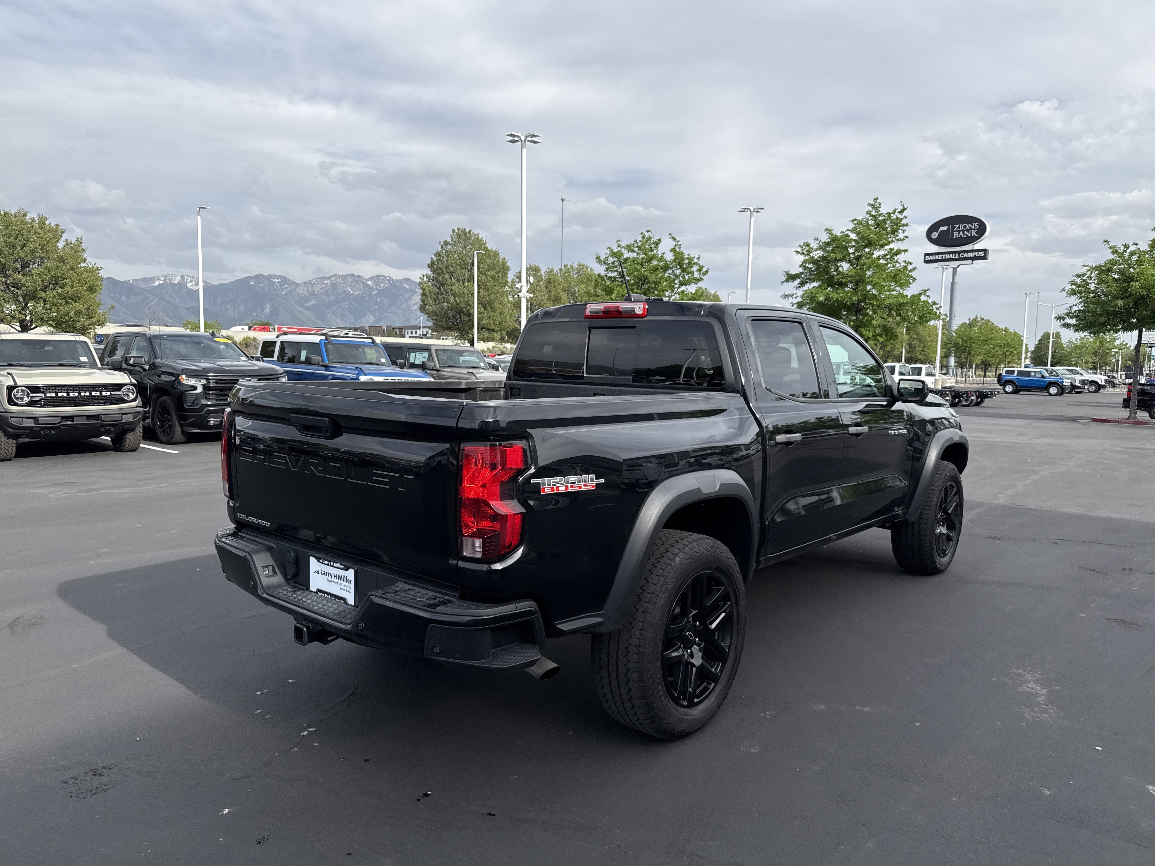 Used 2023 Chevrolet Colorado Trail Boss w/ Technology Package AWD/4WD image 5