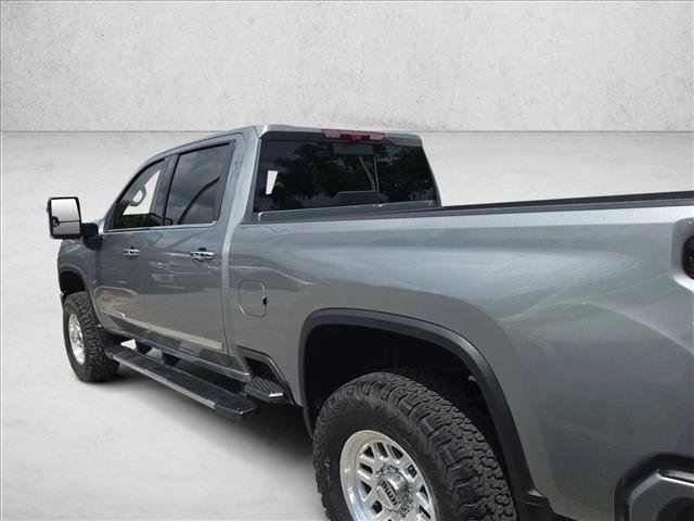 Used 2024 Chevrolet Silverado 2500 High Country w/ High Country Premium Package AWD/4WD image 8