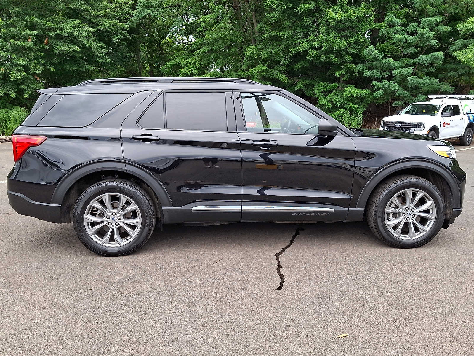Certified 2023 Ford Explorer XLT w/ Equipment Group 202A AWD/4WD image 7