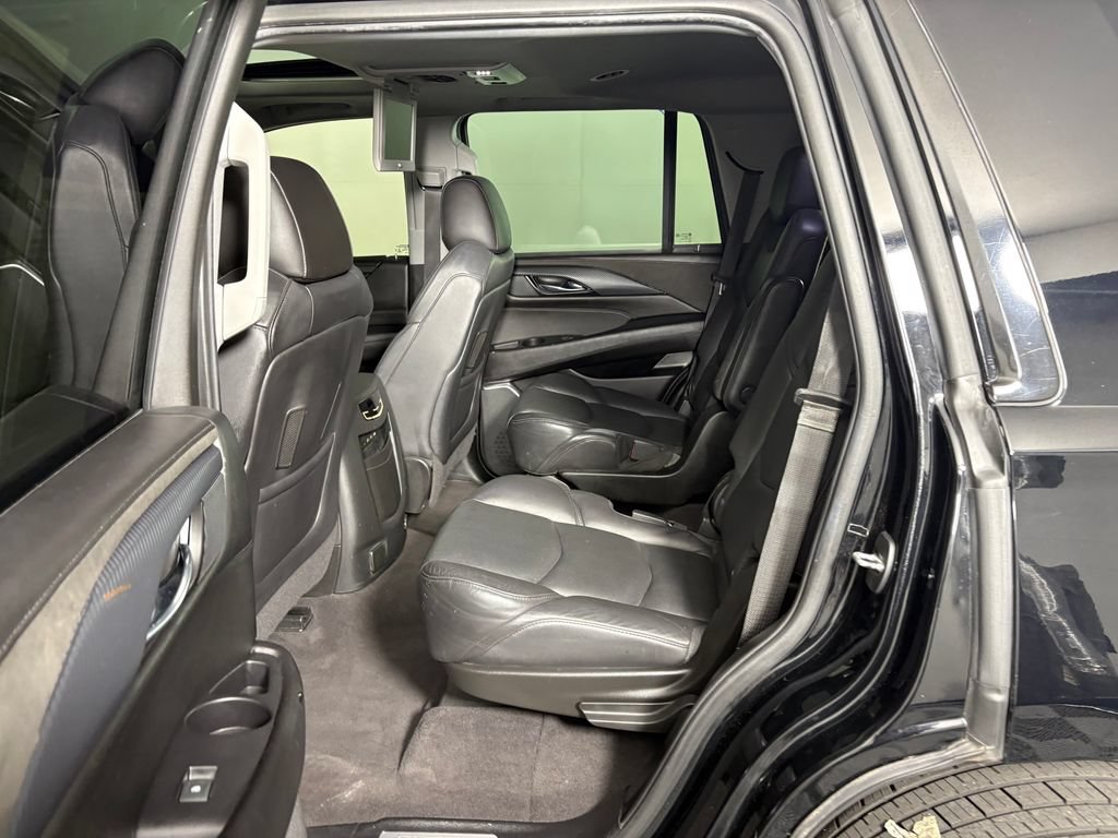Used 2020 Cadillac Escalade Luxury AWD/4WD image 29