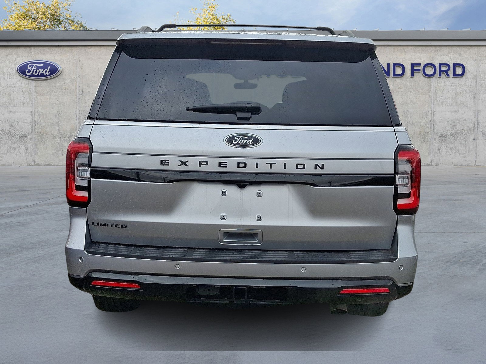 Certified 2022 Ford Expedition Limited image 3