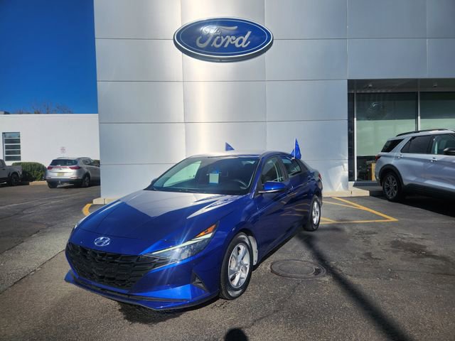 Used 2021 Hyundai Elantra SE FWD image 2