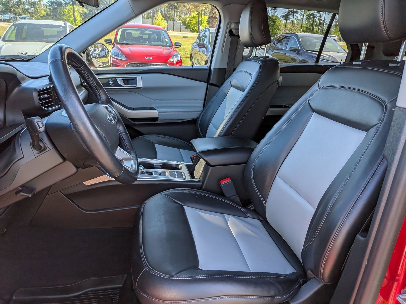 Certified 2022 Ford Explorer XLT w/ Equipment Group 202A image 11