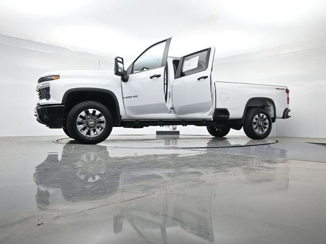 Used 2025 Chevrolet Silverado 2500 Custom AWD/4WD image 50