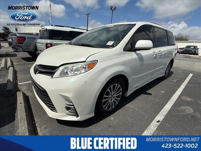 Used 2020 Toyota Sienna XLE image 2