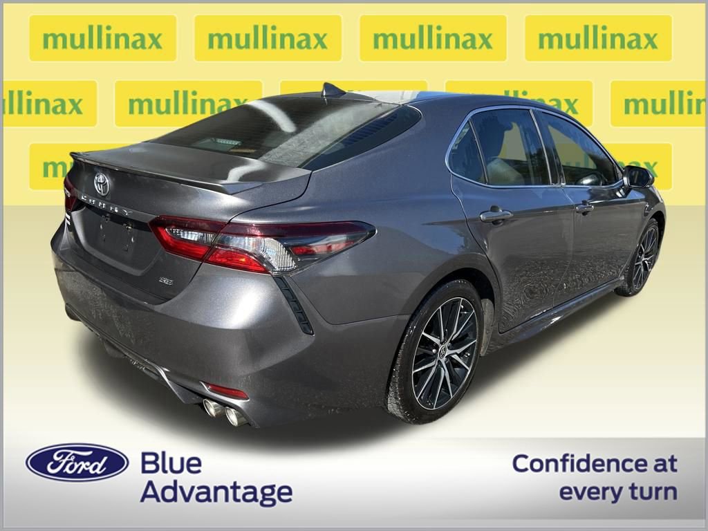 Used 2023 Toyota Camry SE image 2