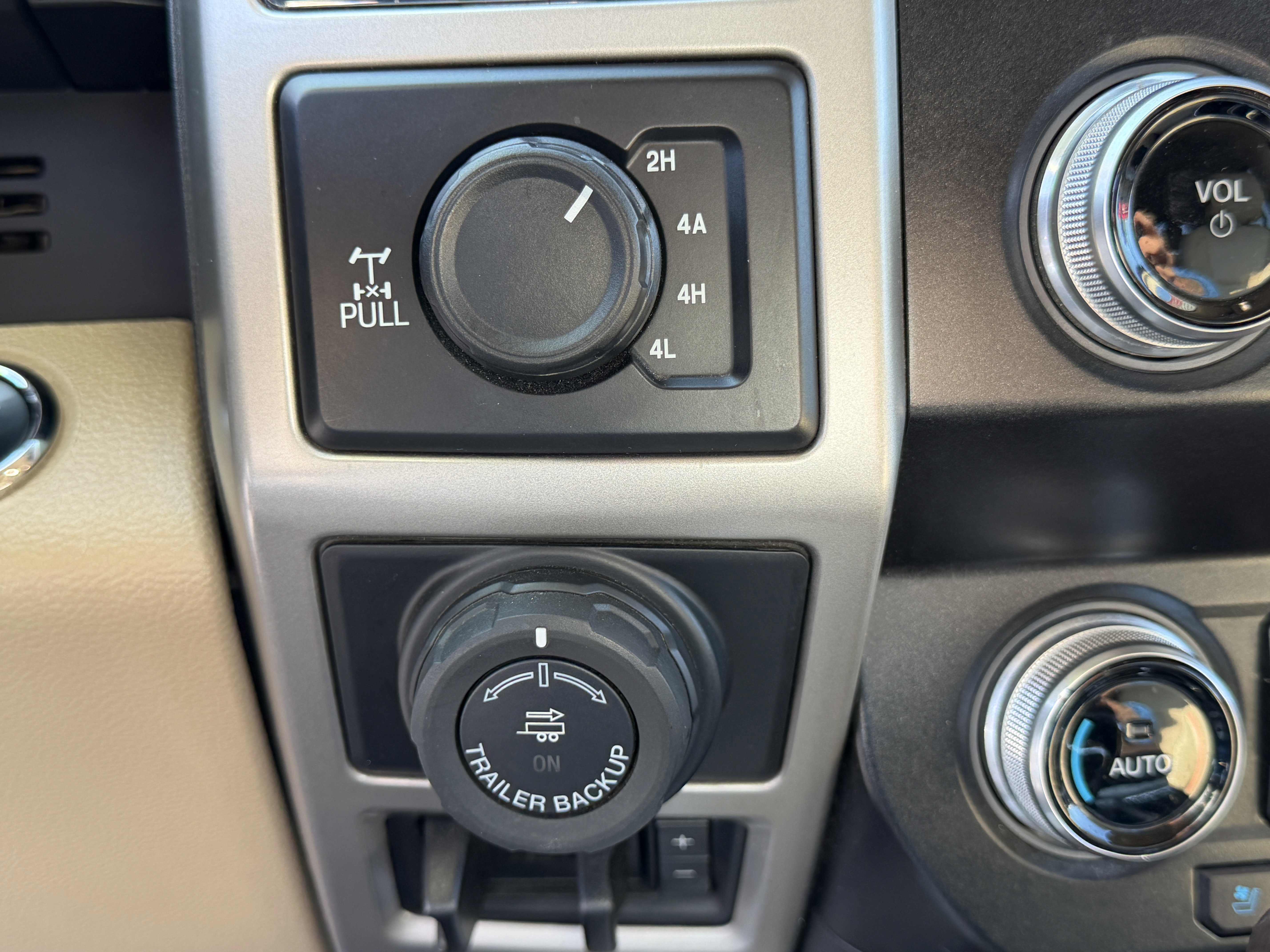 Certified 2019 Ford F150 Lariat w/ Equipment Group 502A Luxury image 17