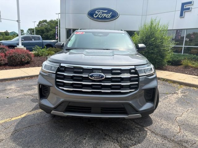 Certified 2025 Ford Explorer Active AWD/4WD image 2