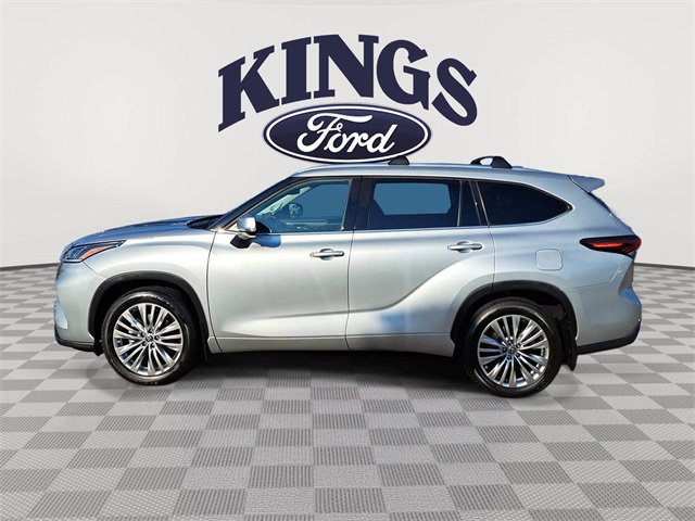Used 2024 Toyota Highlander Platinum image 2